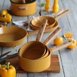 Casserole Ector Induction Aluminium Revêtu Manche En Bois 18 Cm Jaune -Cuisine Fournitures Boutique 108003 2 1 Casserole Ector induction aluminium revetu manche en bois 18 cm jaune Ogo