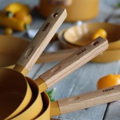 Casserole Ector Induction Aluminium Revêtu Manche En Bois 18 Cm Jaune -Cuisine Fournitures Boutique 108003 3 1 Casserole Ector induction aluminium revetu manche en bois 18 cm jaune Ogo