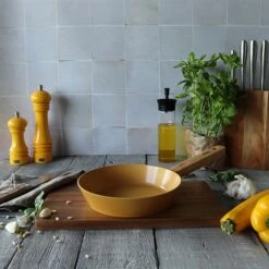 Poêle Ector Induction Aluminium Revêtu Manche En Bois 20 Cm Jaune -Cuisine Fournitures Boutique 108005 3 1 Poele Ector induction aluminium revetu manche en bois 20 cm jaune Ogo