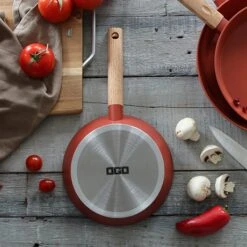 Poêle Ector Induction Aluminium Revêtu Manche En Bois 20 Cm Rouge -Cuisine Fournitures Boutique 108012 2 1 Poele Ector induction aluminium revetu manche en bois 20 cm rouge Ogo