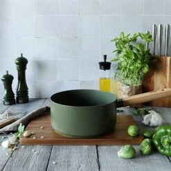 Casserole Ector Induction Aluminium Revêtu Manche En Bois 20 Cm Vert -Cuisine Fournitures Boutique 108018 2 1 Casserole Ector induction aluminium revetu manche en bois 20 cm vert Ogo