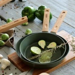 Poêle Ector Induction Aluminium Revêtu Manche En Bois 20 Cm Vert 7 Poêle Ector Induction Aluminium Revêtu Manche En Bois 20 Cm Vert -Cuisine Fournitures Boutique 108019 2 1 Poele Ector induction aluminium revetu manche en bois 20 cm vert Ogo