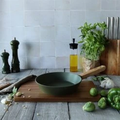 Poêle Ector Induction Aluminium Revêtu Manche En Bois 20 Cm Vert 9 Poêle Ector Induction Aluminium Revêtu Manche En Bois 20 Cm Vert -Cuisine Fournitures Boutique 108019 4 1 Poele Ector induction aluminium revetu manche en bois 20 cm vert Ogo