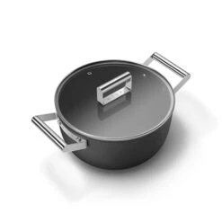 Smeg Faitout Bas Aluminium Antiadhésif 24 Cm Noir Mat Avec Couvercle En Verre Trempé -Cuisine Fournitures Boutique 133002 2 1 Faitout bas aluminium antiadhesif 24 cm noir mat avec couvercle en verre trempe Smeg