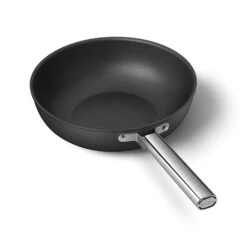 Smeg Wok Aluminium Antiadhésif 30 Cm Noir Mat -Cuisine Fournitures Boutique 133005 3 4 Wok aluminium antiadhesif 30 cm noir mat Smeg