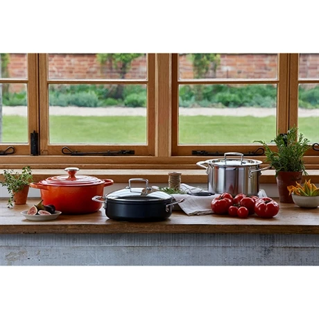 Le Creuset Sauteuse Rondeau Anti-adhérente Les Forgées 28 Cm Et Couvercle En Verre 3 Le Creuset Sauteuse Rondeau Anti-adhérente Les Forgées 28 Cm Et Couvercle En Verre – Image 3