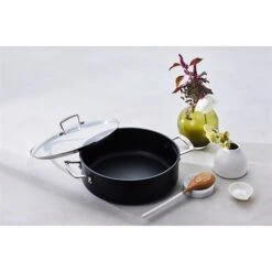 Le Creuset Sauteuse Rondeau Anti-adhérente Les Forgées 28 Cm Et Couvercle En Verre 7 Le Creuset Sauteuse Rondeau Anti-adhérente Les Forgées 28 Cm Et Couvercle En Verre -Cuisine Fournitures Boutique 133009 3 1 Sauteuse rondeau anti adherente Les Forgees 28 cm et couvercle en verre Le Creuset