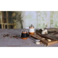 Moulin à Poivre En Bois Effet Cuir Noir -Cuisine Fournitures Boutique 200029 3 1 Moulin a poivre en bois effet cuir noir Ogo