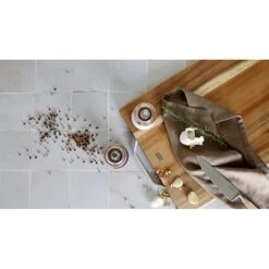 Moulin à Poivre En Bois Effet Cuir Noir -Cuisine Fournitures Boutique 200029 4 1 Moulin a poivre en bois effet cuir noir Ogo