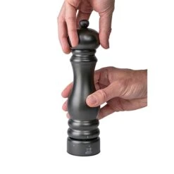 Peugeot Moulin à Poivre Paris Chef Carbone 7 Peugeot Moulin à Poivre Paris Chef Carbone -Cuisine Fournitures Boutique 201229 2 2 Moulin a poivre Paris Chef carbone Peugeot