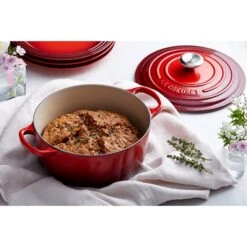 Le Creuset Cocotte Fonte Rond 20 Cm Cerise 7 Le Creuset Cocotte Fonte Rond 20 Cm Cerise -Cuisine Fournitures Boutique 213211 2 2 Cocotte fonte rond 20 cm cerise Le Creuset