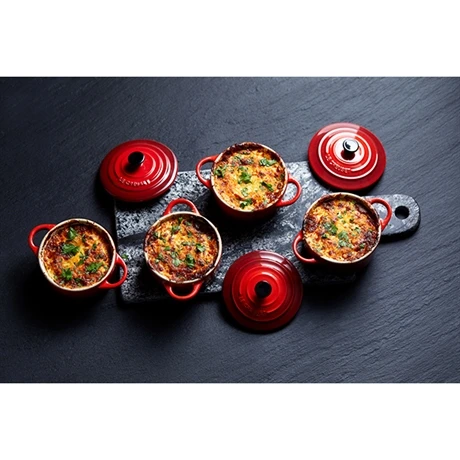 Le Creuset Set 4 Mini-cocottes Céramique 10 Cm Cerise 2 Le Creuset Set 4 Mini-cocottes Céramique 10 Cm Cerise – Image 2