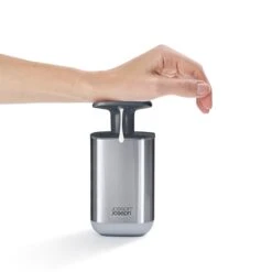 Joseph Joseph Pompe à Savon En Inox Noir -Cuisine Fournitures Boutique 604154 2 1 Pompe a savon en inox noir Joseph Joseph