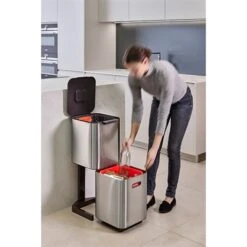 Joseph Joseph Poubelle Totem Acier Inoxydable 40 L - 2 Compartiments 20 L -Cuisine Fournitures Boutique 678000 2 4 Poubelle Totem acier inoxydable 40 L 2 compartiments 20 L Joseph Joseph