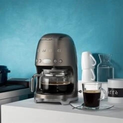 Smeg Machine à Café Filtre Chrome 1050 W DCF02SSEU -Cuisine Fournitures Boutique 700034 4 1 Machine a cafe Filtre chrome 1050 W DCF02SSEU Smeg