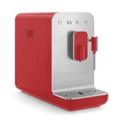 Smeg Machine à Café Avec Broyeur Et Buse Vapeur 1350 W BCC02RDMEU Rouge -Cuisine Fournitures Boutique 700071 3 1 Machine a cafe avec broyeur et buse vapeur 1350 W BCC02RDMEU rouge Smeg