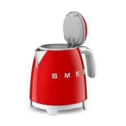Smeg Mini Bouilloire 0,8 L 1400 W KLF05RDEU Rouge -Cuisine Fournitures Boutique 702029 2 2 Mini bouilloire 0 8 L 1400 W KLF05RDEU rouge Smeg