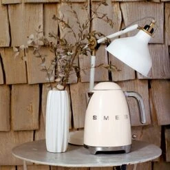 Smeg Bouilloire Crème 1,7 L 2400 W KLF03CREU -Cuisine Fournitures Boutique 702065 2 1 Bouilloire creme 1 7 L 2400 W KLF03CREU Smeg