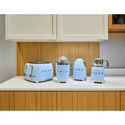 Smeg Presse-agrumes électrique Bleu Azur 70 W CJF01PBEU -Cuisine Fournitures Boutique 728026 3 1 Presse agrumes electrique bleu azur 70 W CJF01PBEU Smeg